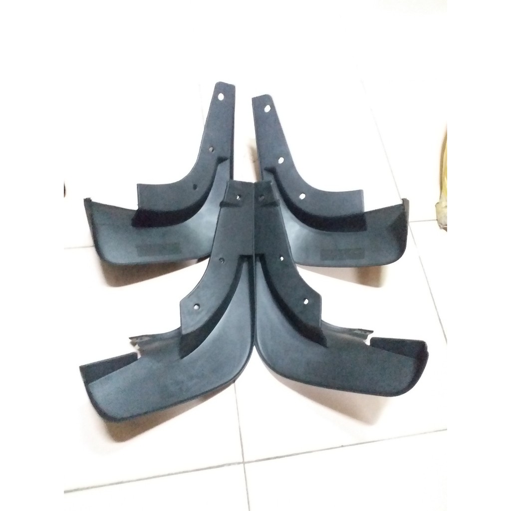 Bộ chắn bùn xe Ford Laser &  Mazda 323