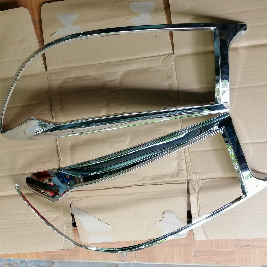 Bộ ốp viền đèn Pha mạ crom xe Toyota Fortuner 2009-2011 Bản Liên Doanh
