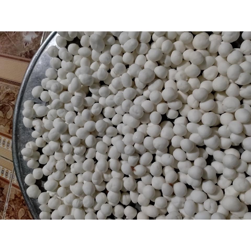 Giao HCM bột lọc nhân dừa Huế là loại bột lọc tươi đã được vo viên tròn nhỏ có sẵn nhân dừa bên trong