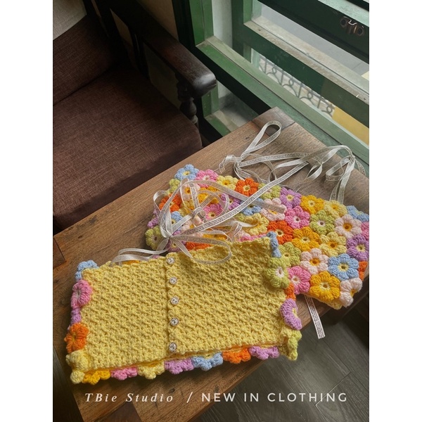 TBS | áo len móc bông hoa