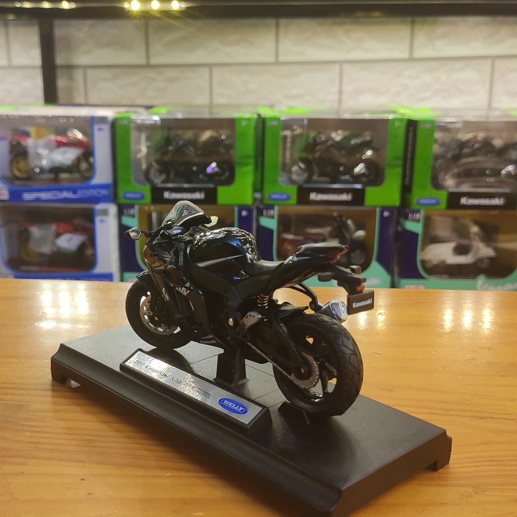 MÔ HÌNH XE MOTO Siêu xe Kawasaki Ninja ZX10-RR - WELLY tỷ lệ 1:18