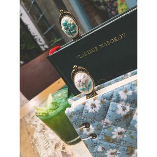 Bookmark đánh dấu trang thêu tay