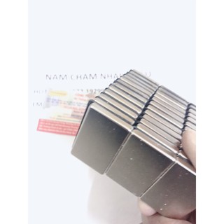 1 viên Nam châm viên có lỗ 40*20*5mm, có 2 lỗ Vát