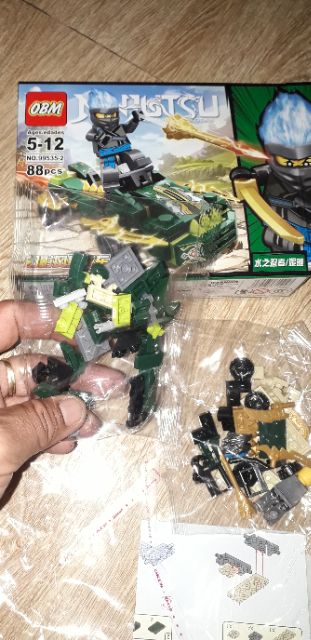 Lắp ráp 1 hộp LegoNinjutsu 99535 có nhiều chi tiết bằng nhựa ABS