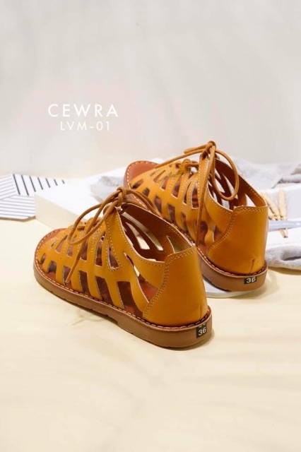 [Size 35] Giày Sandal chiến binh đế bệt hở mũi bít gót Màu Vàng | AShoes VNXK