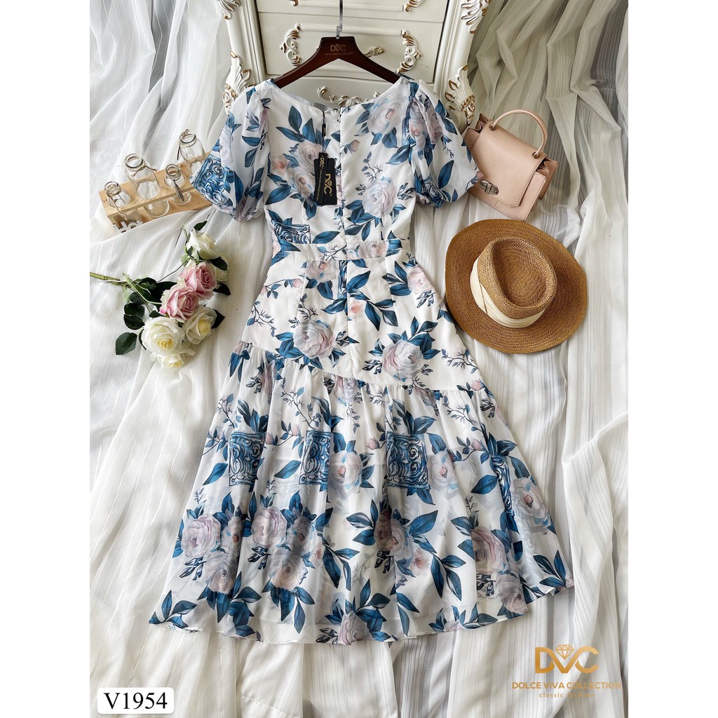 Váy hoa xanh cổ vuông V1954 - QUEEN SHOP DOLCE VIVA COLLECTION ( ảnh trải sàn do chính tay chị chủ tự chụp)