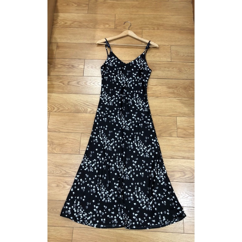 Váy lụa satin Thanh Trần