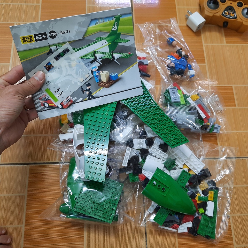 Bộ lắp ghép lego mô hình máy bay chở hàng gồm 383 chi tiết đồ chơi trẻ em B0371