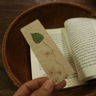 Kẹp sách Giấy Dó - Đất chàm và lá ép khô
