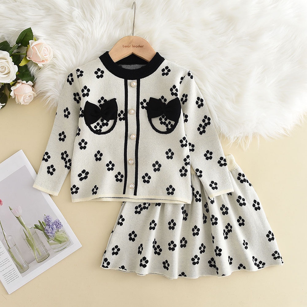 Bộ đồ BEAR LEADER gồm áo sweater đính nơ phối chân váy họa tiết hoa ba chiều phong cách Hàn Quốc cho bé gái 3-7 tuổi