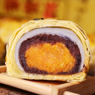 Bánh đậu đỏ trứng muối