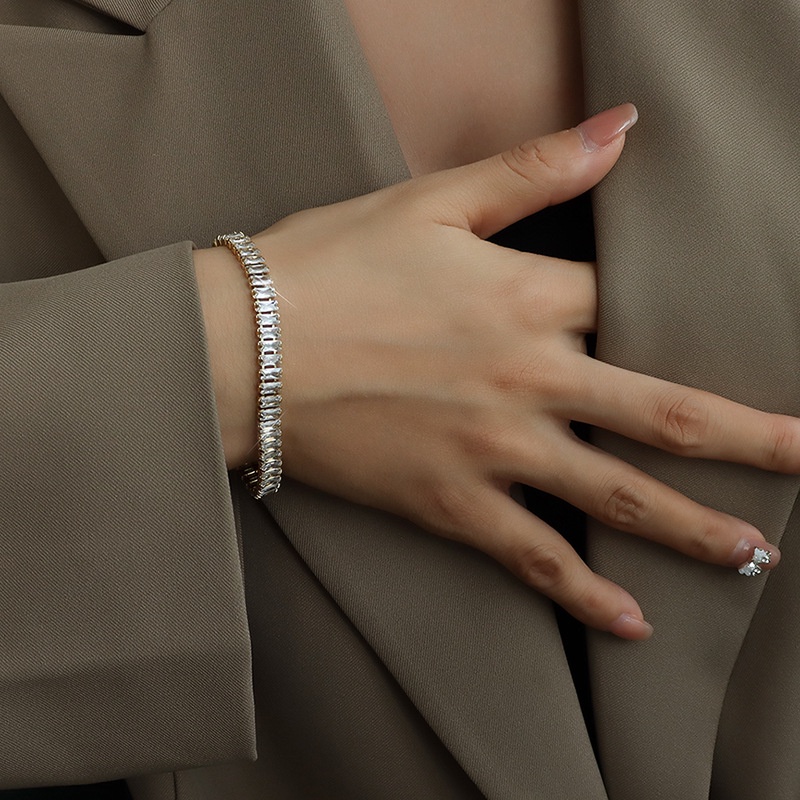 Vòng tay thép titan đính đá zircon sang trọng phong cách Pháp mã e238