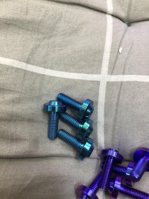 Ốc 5li15 dù nhỏ Titan Gr5 bắt dàn áo , đồng hồ Winner X