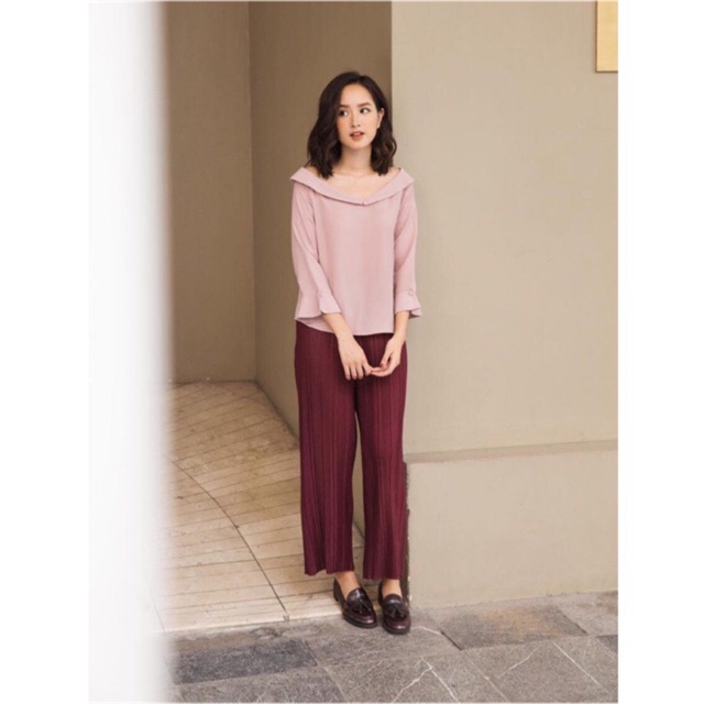 Áo Sơ Mi Nữ Cổ Tim MOMOCO Kiểu Dáng Rộng Hở Vai Cá Tính M2159