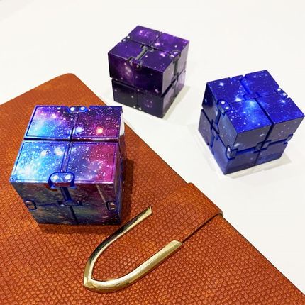 Đồ chơi khối rubik giúp giảm căng thẳng và tăng khả năng sáng tạo