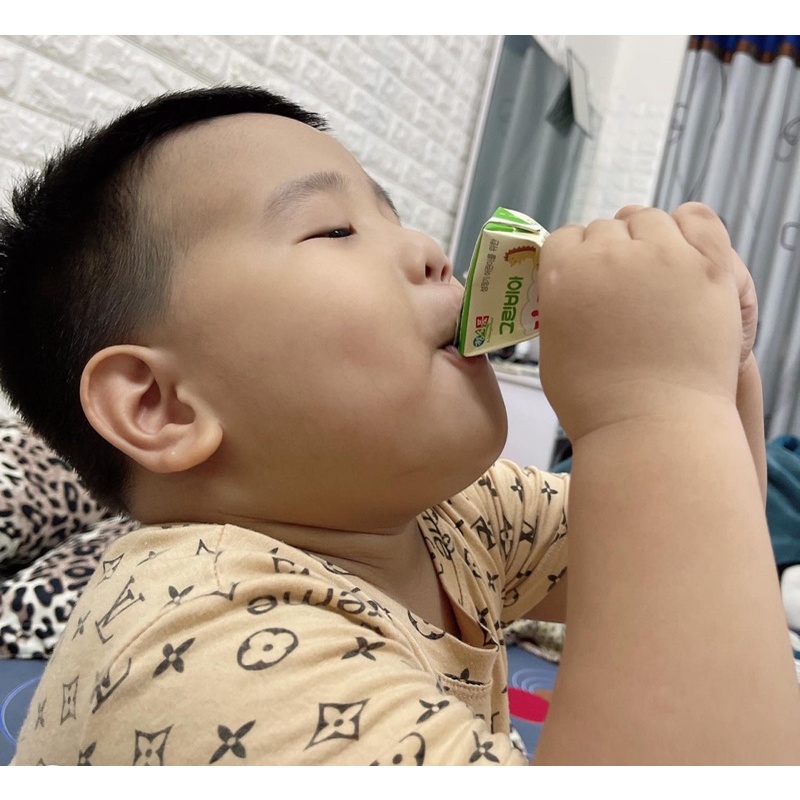 DATE 2/2024 Sữa tươi Greenbia Hikid nước 150ml tăng chiều cao, cân nặng cho trẻ