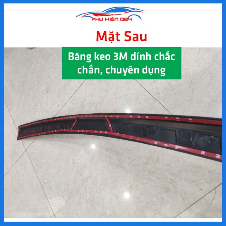 Ốp chống trầy cốp ngoài nhựa đen Mazda 3 2020-2021-2022 hàng loại 1 dán cốp sau chống xước trang trí xe