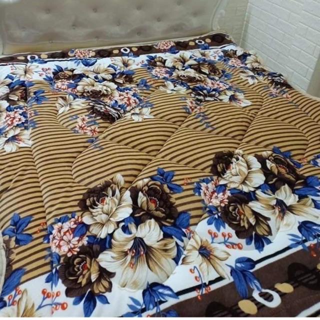 Chăn lông cừu đại hàn là sản phẩm chăn mùa đông với 3 lớp giữ ấm và tạo cảm giác mềm mại êm ái. Phù hợp cho mọi lứa tuổi
