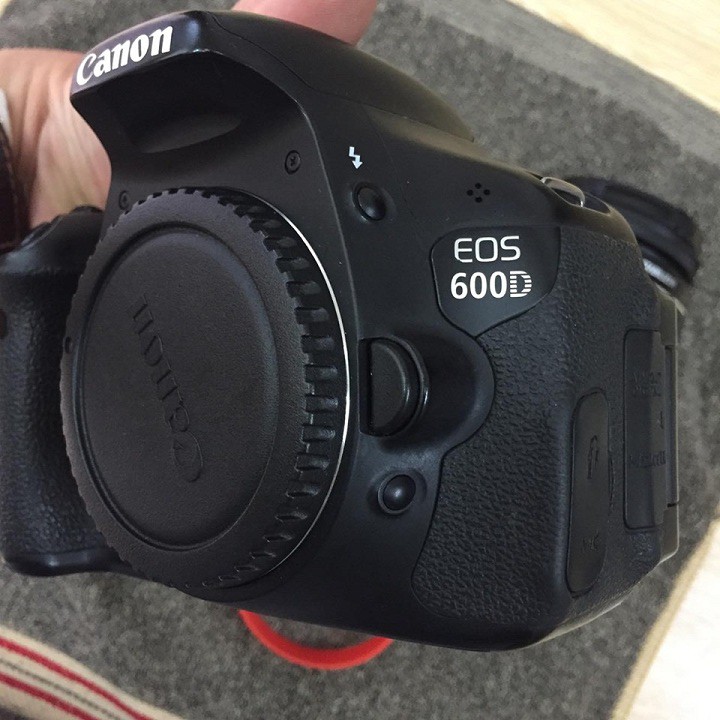 Máy ảnh Canon 600D kèm kít 18-55 khá mới