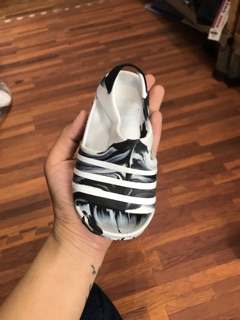 Sandal nhựa adidas