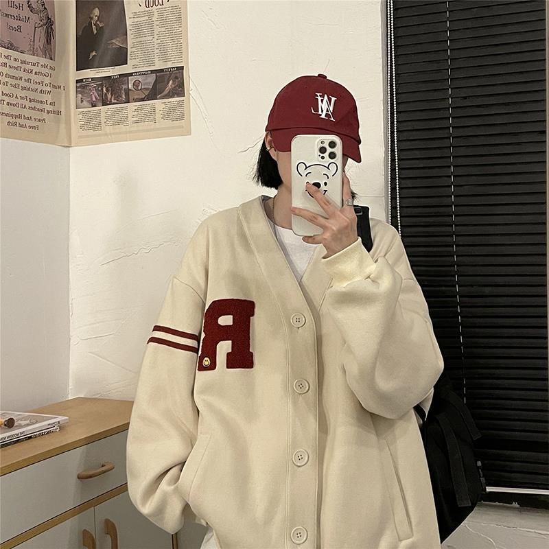 ÁO CARDIGAN TAY DÀI CỔ V IN CHỮ R TRƯỚC NGỰC