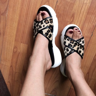 Dép quai da báo nhung đế flatform