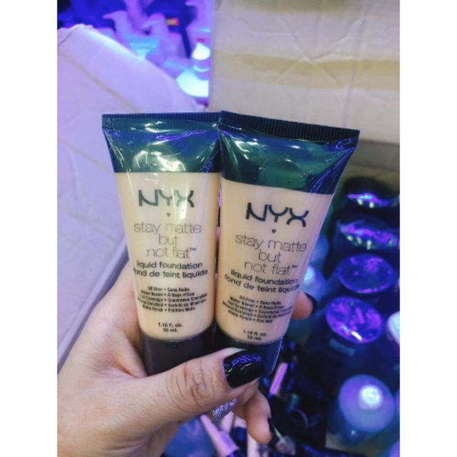 Kem nền NYX Stay Matte But Not Flat Liquid Foundation -