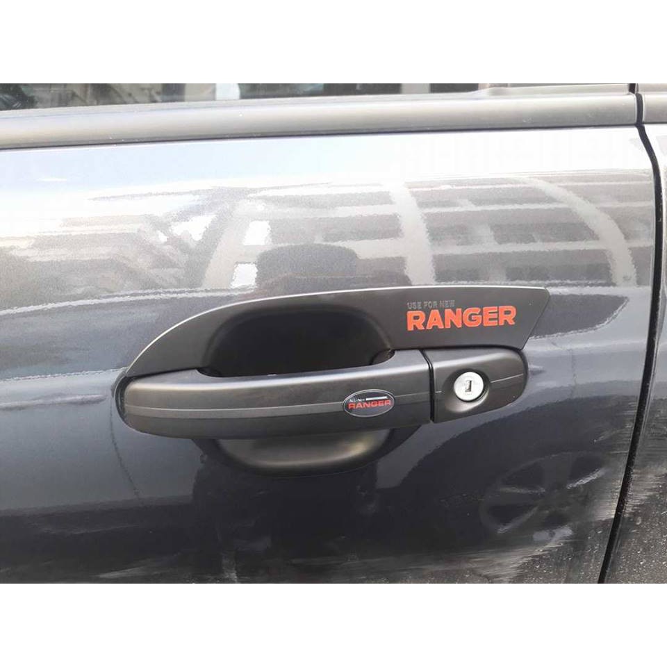 Ốp tay hõm cửa xe Ford Ranger 2016 đến 2023 màu đen thể thao cao cấp