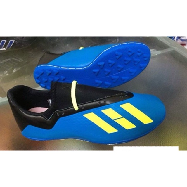 Giầy đá bóng  đinh thấp x18
