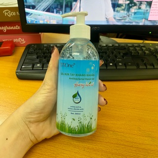 Gel rưa tay Kháng khuẩn TiTiOne 300ml có vòi