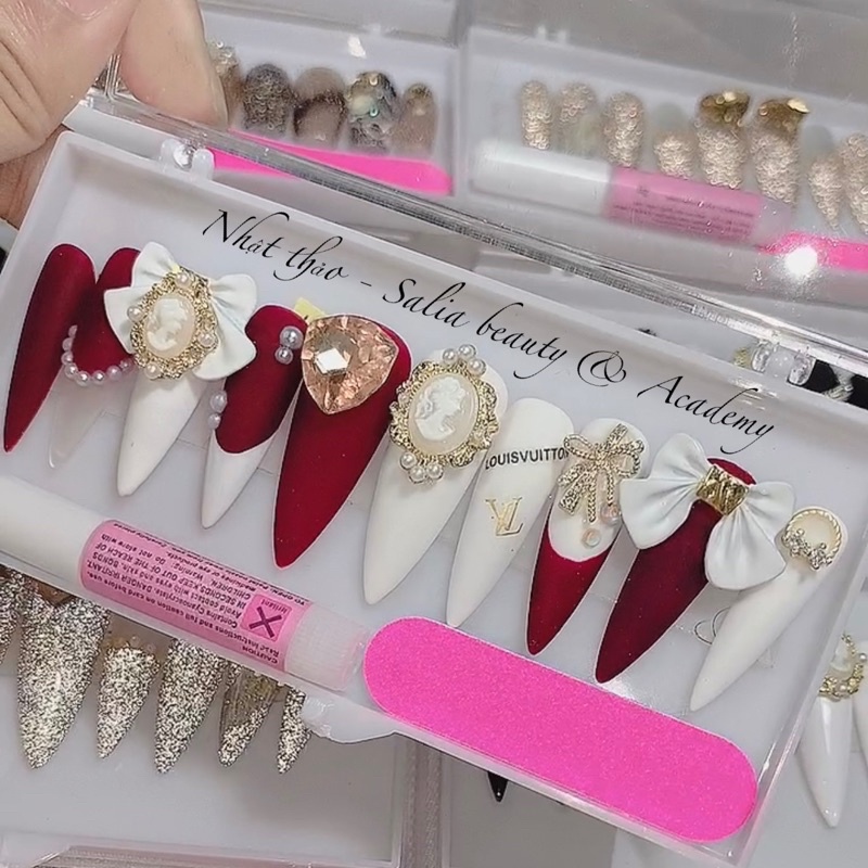 Nailbox hoàng gia
