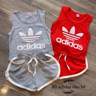 Bộ ba lỗ bé gái