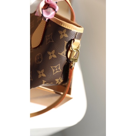 Túi quai xách LV kèm dây đeo size 18x13cm fullbox vip