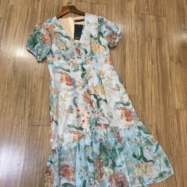 Về mẫu váy siêu đẹp, dễ thương vô cùng. Đầm zara midi. Hàng vnxk xịn đẹp. Lên form đẹp, dáng xinh, chất vải cực đẹp