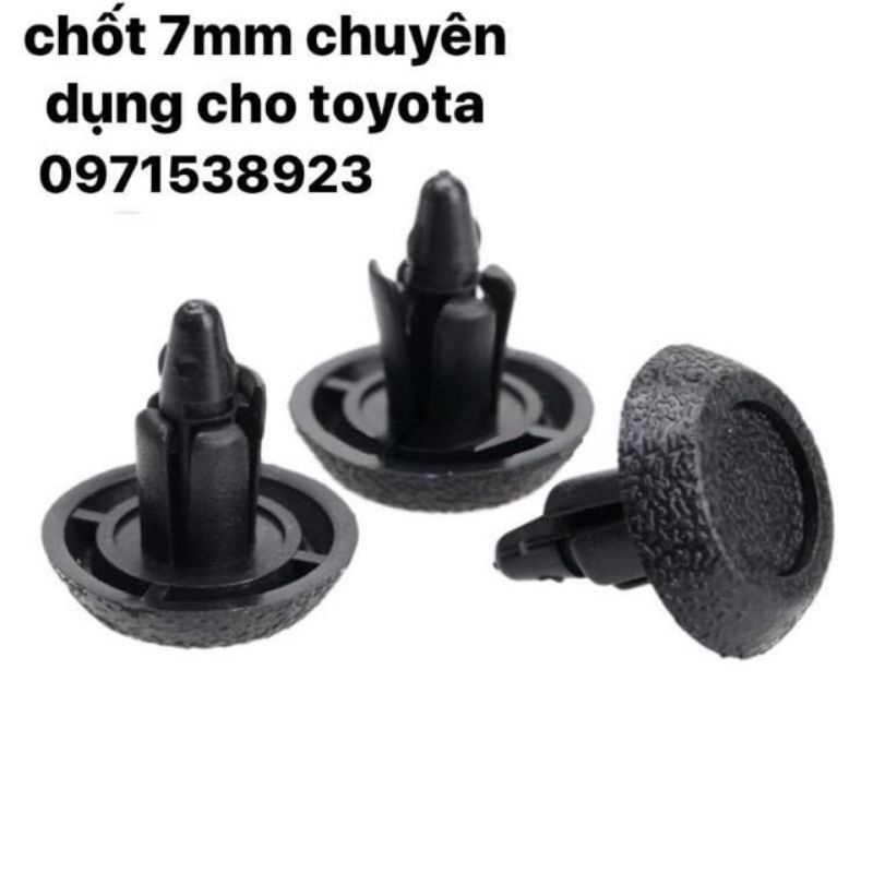 Đinh tán nở nhựa chuyên dụng cho xe toyota đường kính 7mm hàng oem xịn đẹp