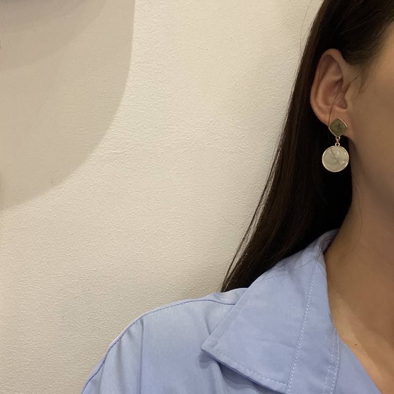 Khuyên tai kẹp không bấm lỗ chốt điều chỉnh cố định K117 bằng hợp kim mạ vàng hình vuông tròn bất đối xứng dáng midi Leo