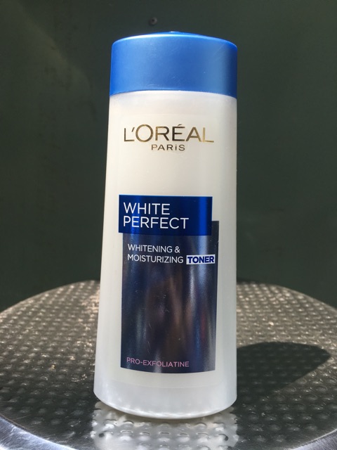 NƯỚC HOA HỒNG LÀM TRẮNG DA VÀ GIỮ ẪM L’OREAL WHITE PERFECT TONER 200ML