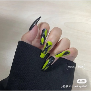 nail box vẽ xanh trắng đen
