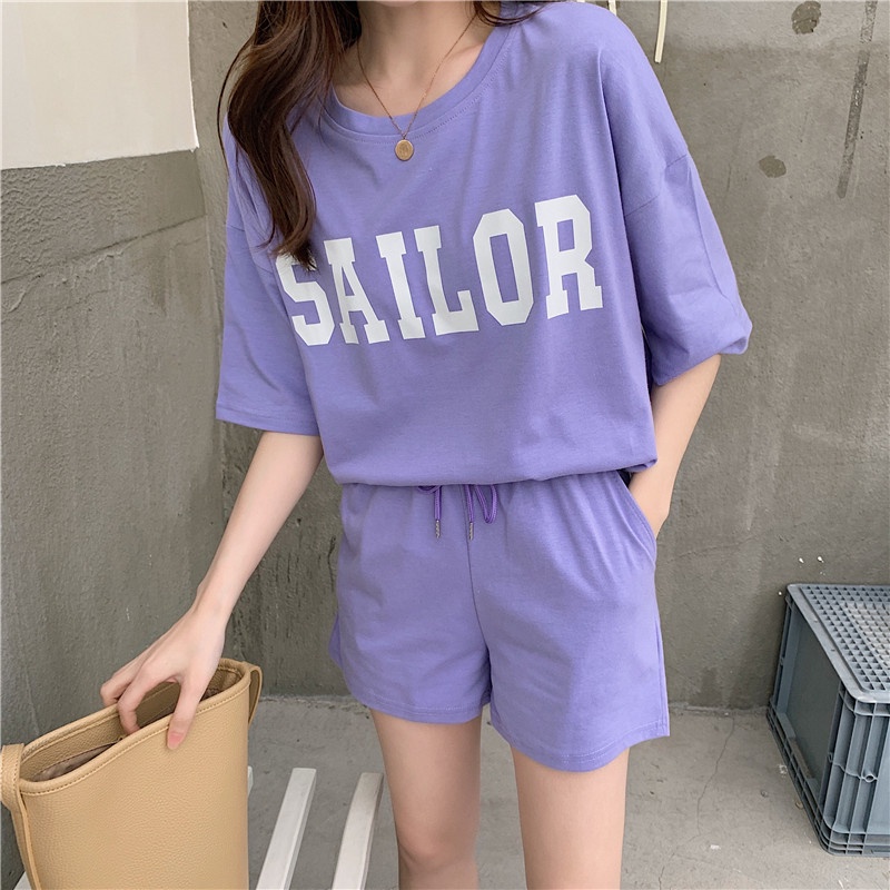 Set áo thun tay ngắn dáng rộng và quần short phong cách Hàn Quốc cho nữ