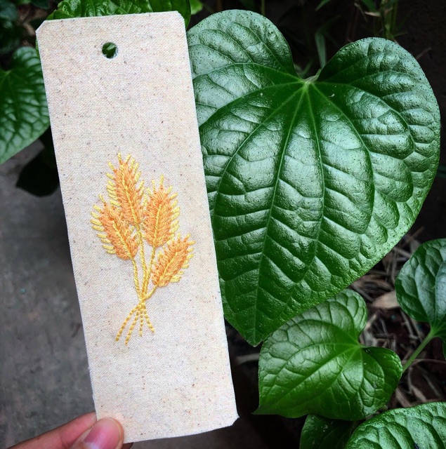 Bookmark thêu tay