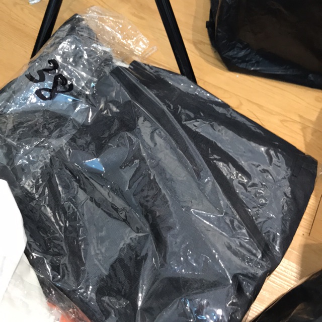 Quần áo khách đặt livestream shoppe