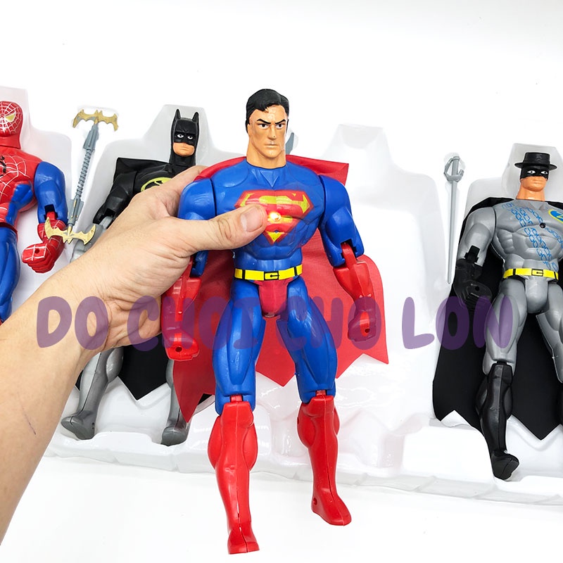 Hộp đồ chơi 4 siêu anh hùng Super Heroes dùng pin có đèn size 30 cm 8881