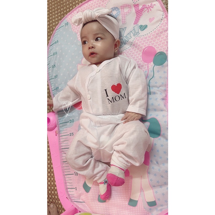Bộ dài tay khuy lệch I love Mom, I love Dad cho bé sơ sinh 3-8kg, vải cotton mềm mịn thoáng mát, quần đáp đũng