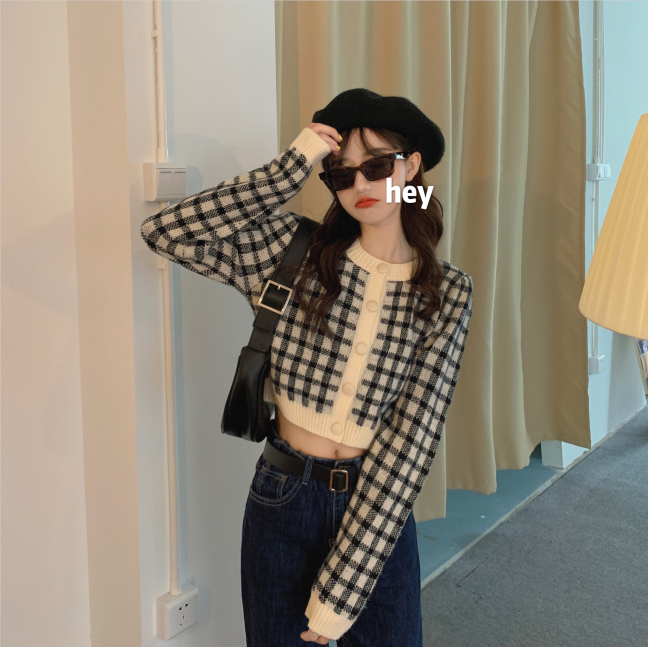 Áo ngắn dệt kim dài tay cổ tròn họa tiết kẻ sọc phong cách Hàn Quốc | BigBuy360 - bigbuy360.vn