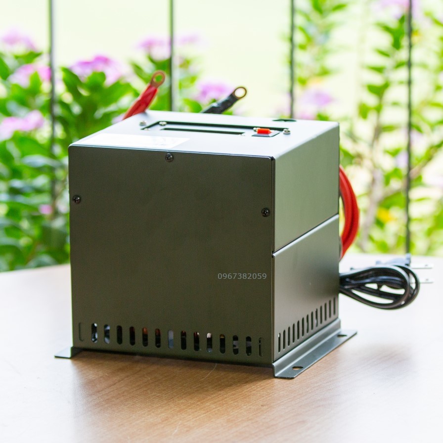 Máy kích điện 12V lên 220V sóng Sine tinh khiết chuẩn hàng NHẬT BẢN 1500VA/850W kiêm sạc bình ắc quy tự ngắt