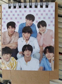 Lịch để bàn BTS.  Zalo