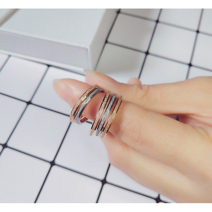 Nhẫn titan bản mỏng 2mm phun cát siêu đẹp, bền màu, hợp thời trang, mang đến vẻ đẹp quyến rũ cho đôi tay của bạn