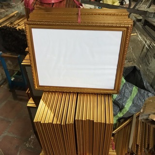 Khung ảnh treo tường kích thước (30x40) viền vàng