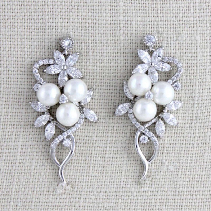 1 đôi bông tai hình hoa đính đá và ngọc trai nhân tạo thời trang cho nữ