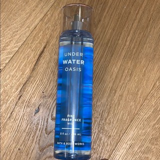 Xịt thơm toàn thân Bath & Body Works Under Water Oasis 236ml